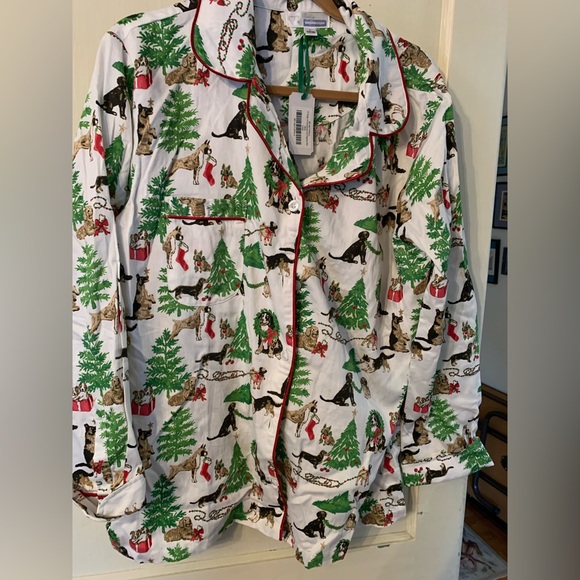 NWT Jaye’s Studio 12 dogs of Christmas long sleeve and long pants pajamas. Large - Picture 1 of 4